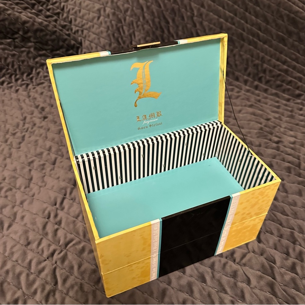 ⭐️ L.A.M.B. Gold and Black Fragrance Box with Teal Interior - Picture 10 of 16